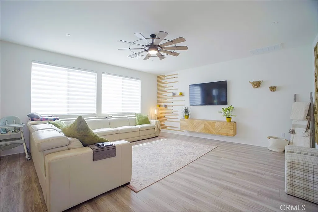 4 bed, 2662 sqft, $4,950 — Photo 4