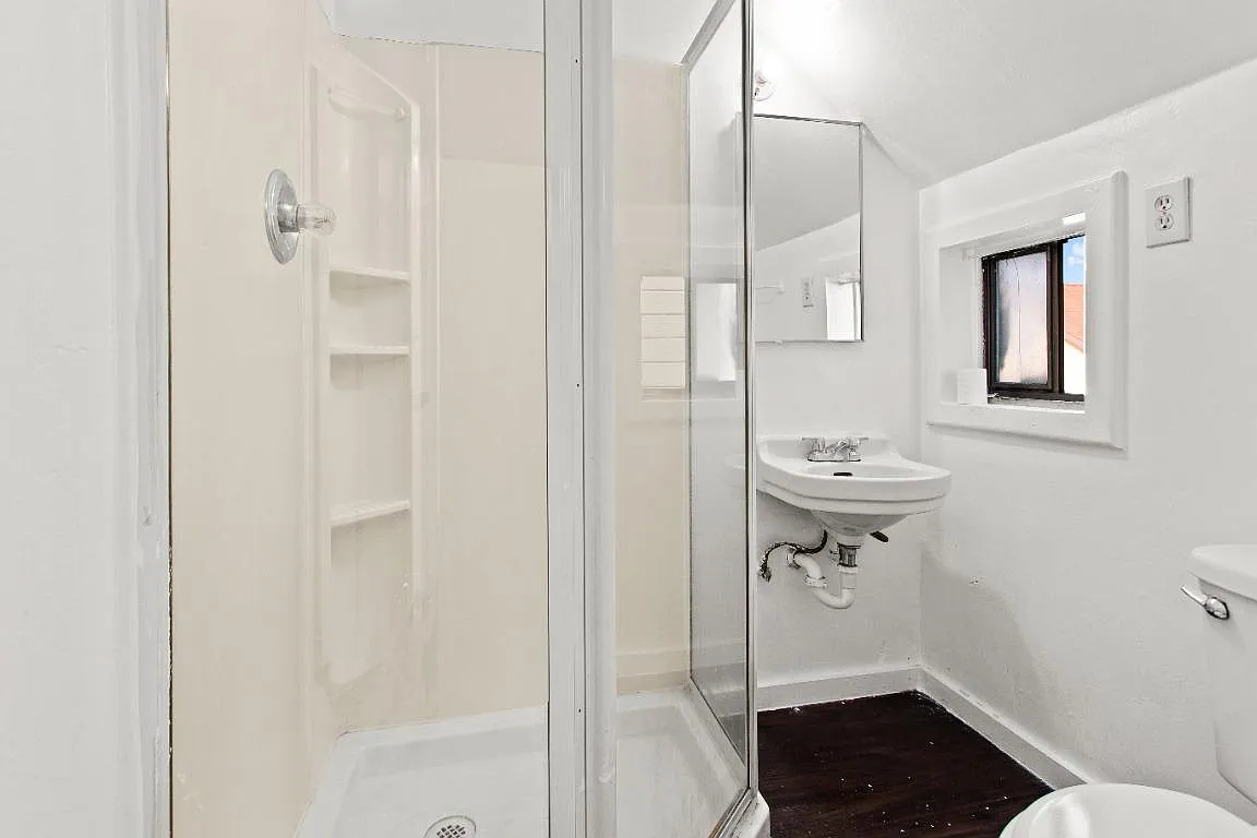 1323 Monterey Ave - 6 — Photo 2