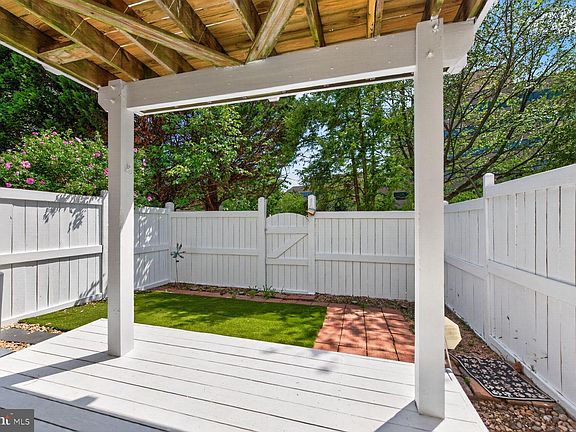 3rd image of 12054 Edgemere Cir