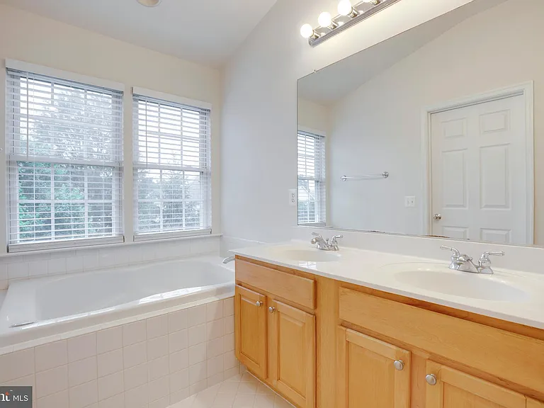 13557 Lavender Mist Ln — Photo 40