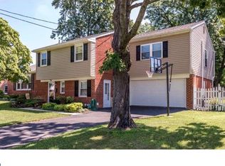 704 Lincoln Dr, Brookhaven, PA 19015