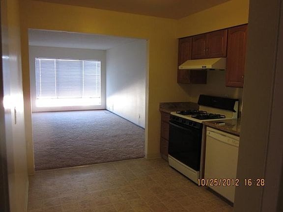 4th image of 579 27th Ave APT 1