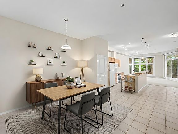 4th image of 10147 112th St NW #201