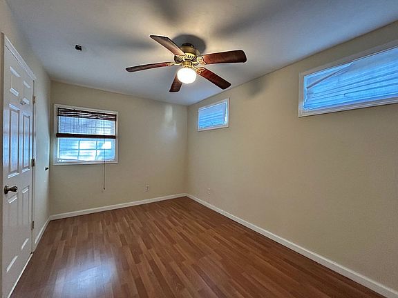 3rd image of 3608 Mariner Ave