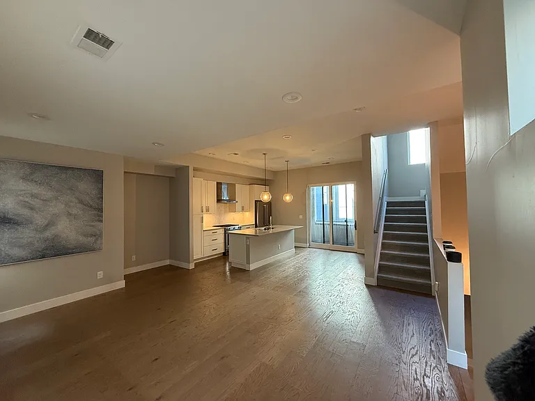 W 26th Ave — Photo 9