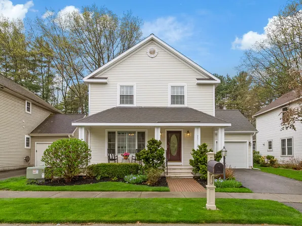 27 Thoroughbred Drive, Saratoga Springs, NY 12866