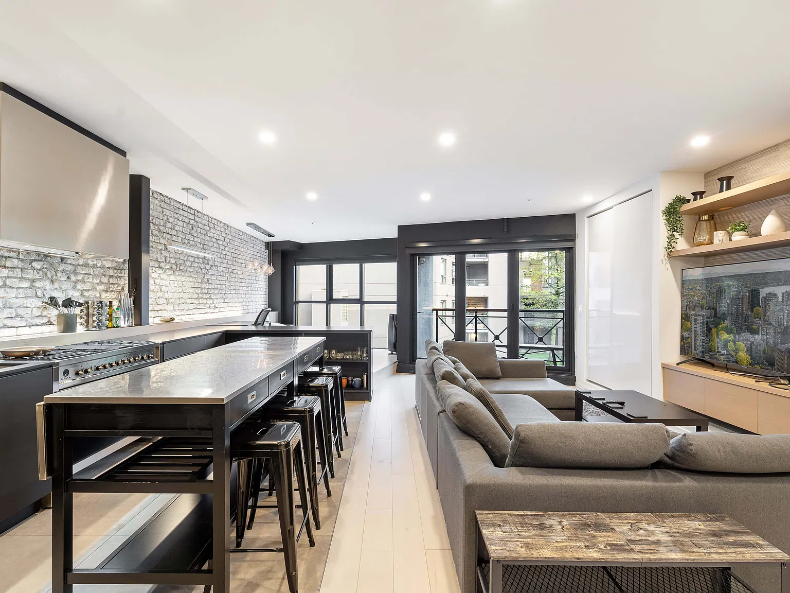 1 bed, 788 sqft, $3,650 — Photo 2
