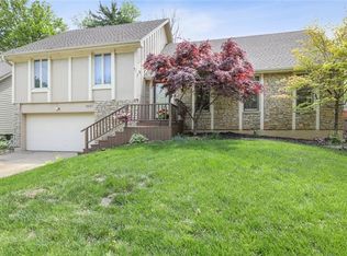 8937 Country Hill Ct, Lenexa, KS 66215