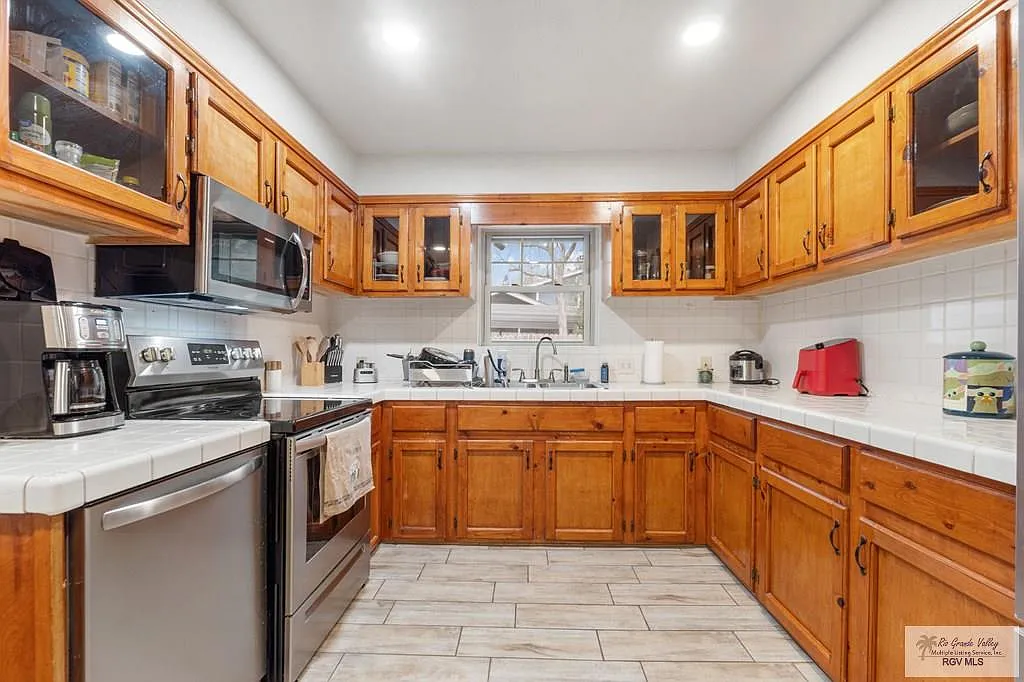 3 bed, 2.0 bath, 1365 sqft, $2,500 — Photo 4