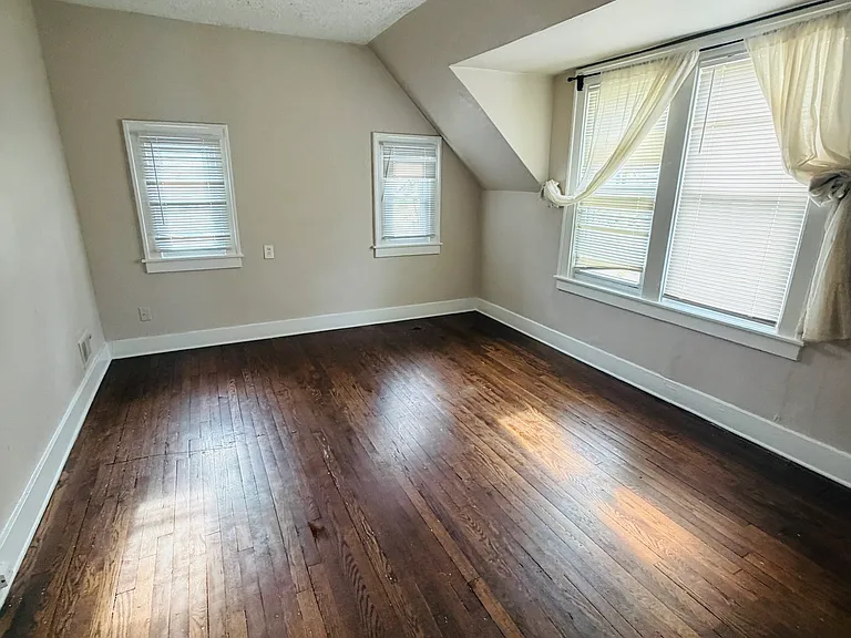 1007 Premont Ave — Photo 34