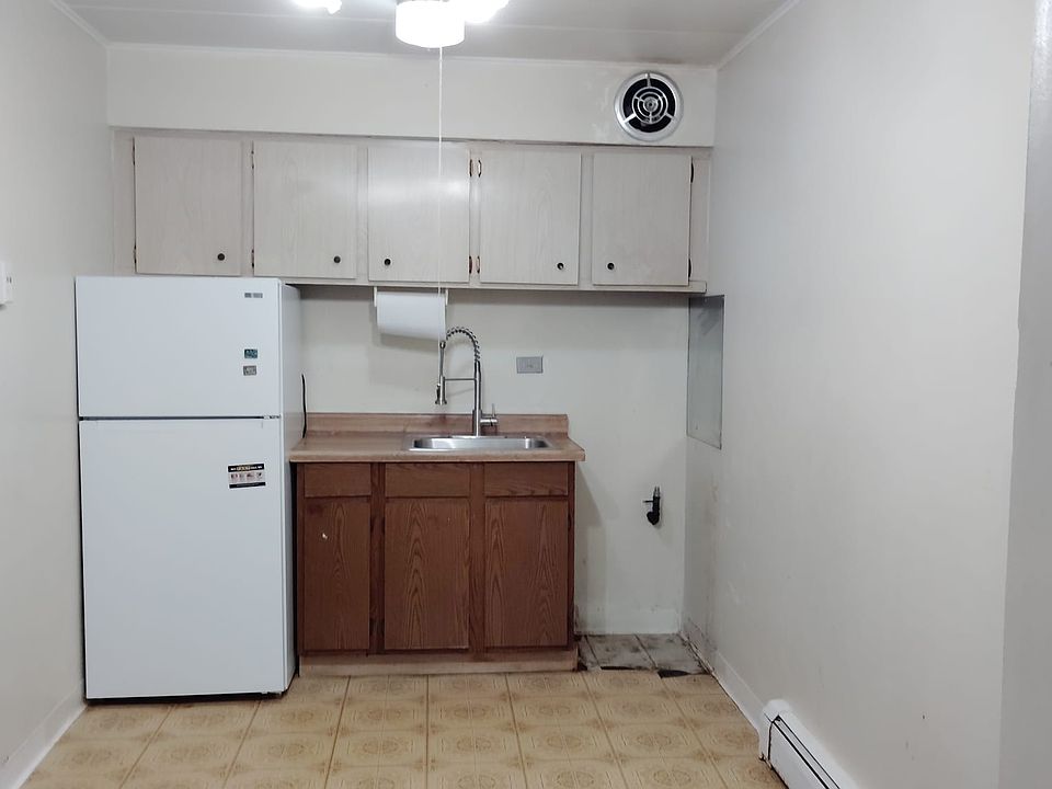 1st image of 501 Chicago Rd APT 3