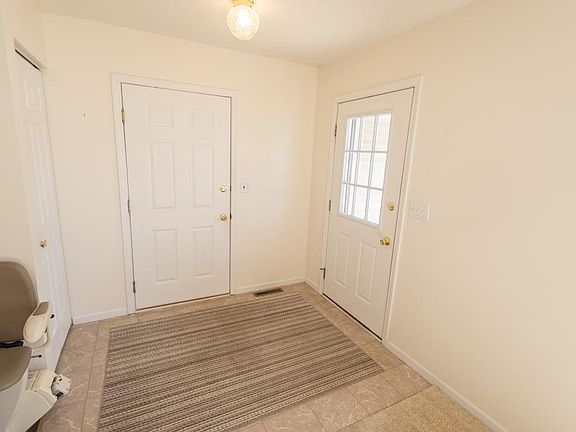 5th image of 28 Carriage Ln
