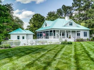 562 E Fairway Dr, Kilmarnock, VA 22482