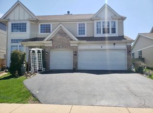 6 Litchfield Ct, Lake In The Hills, IL 60156