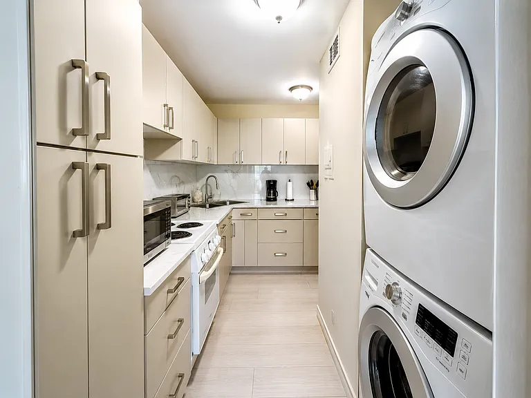 77 Kings Ct #104 — Photo 5