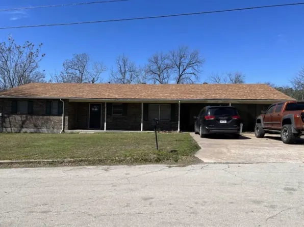 809 N Travis St, Comanche, TX 76442