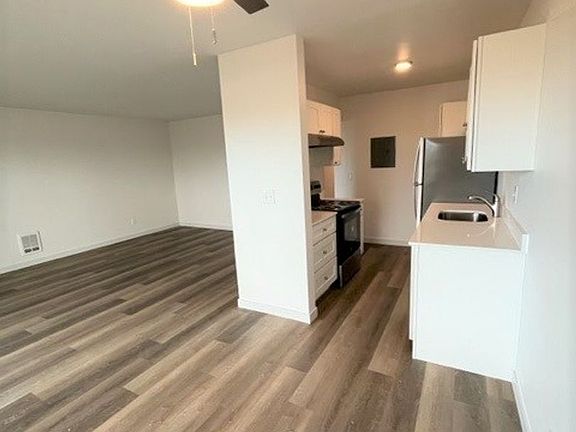 2nd image of 351 Vuemont Pl NE #201