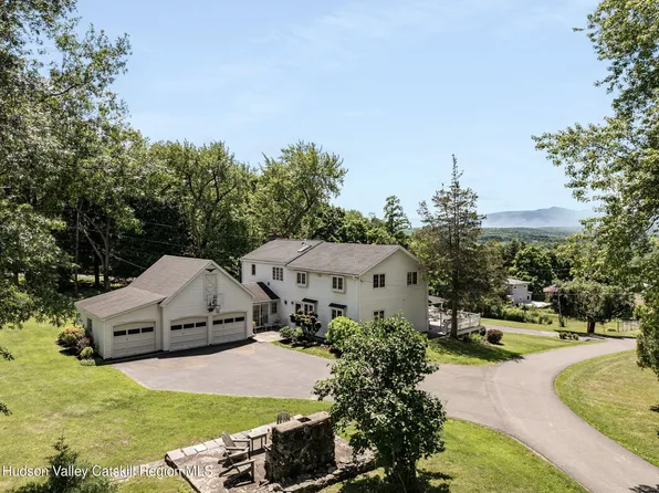 16 Carriage House Road, Catskill, NY 12414