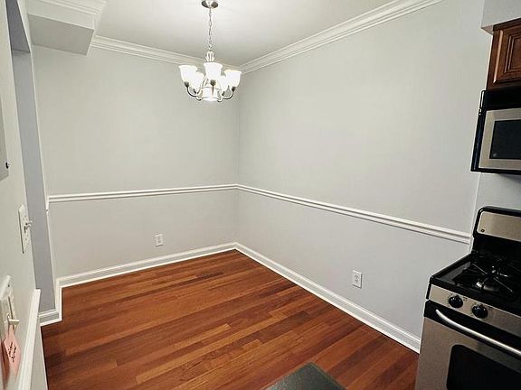 3rd image of 922 S Washington St APT 112