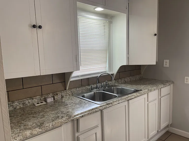 1014 S High School St — Photo 3