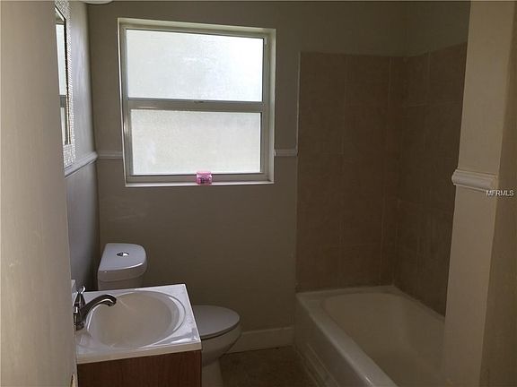 4th image of 8602 Grandview Dr