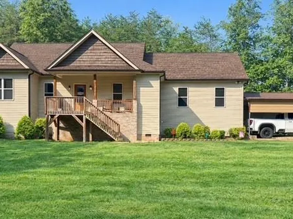 1235 Mountain Rd, Walnut Cove, NC 27052