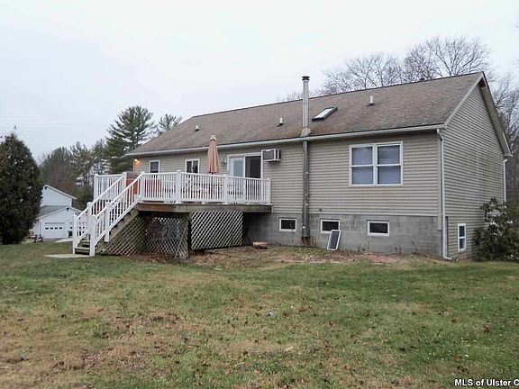 3rd image of 31 Beaver Dr