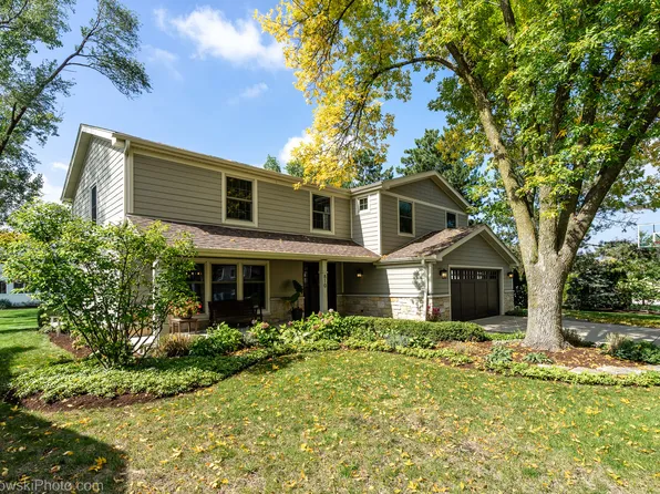 810 Oakwood Dr, Westmont, IL 60559