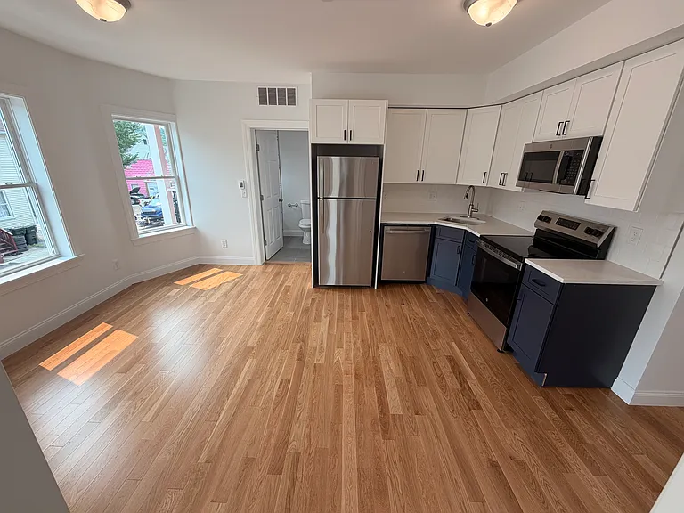 33 Pleasant St #4 — Photo 9
