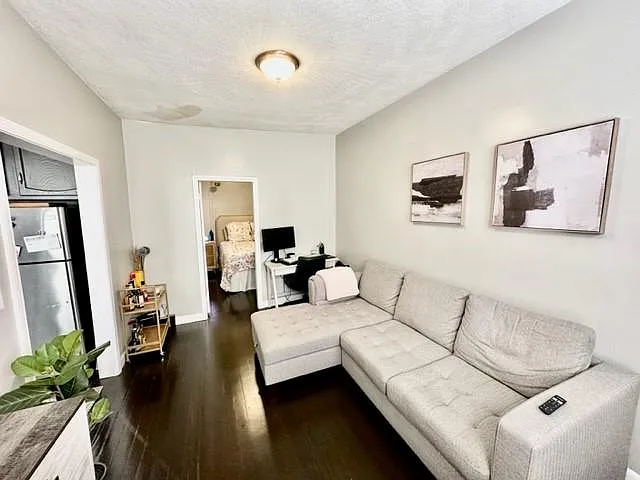 8 Margaret St #4 — Photo 12