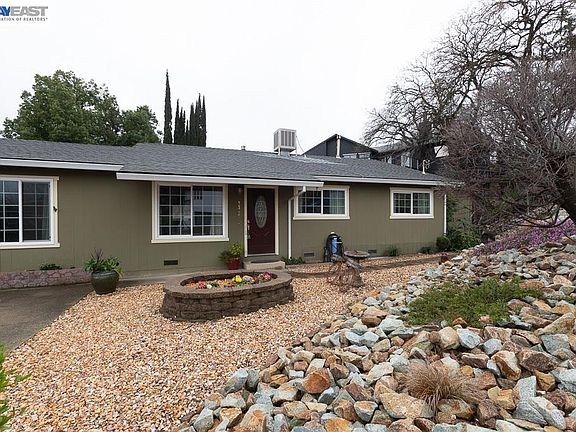 5th image of 3345 Oakwood Pl