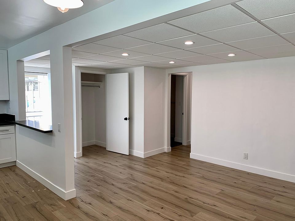 Front door entry, Living room