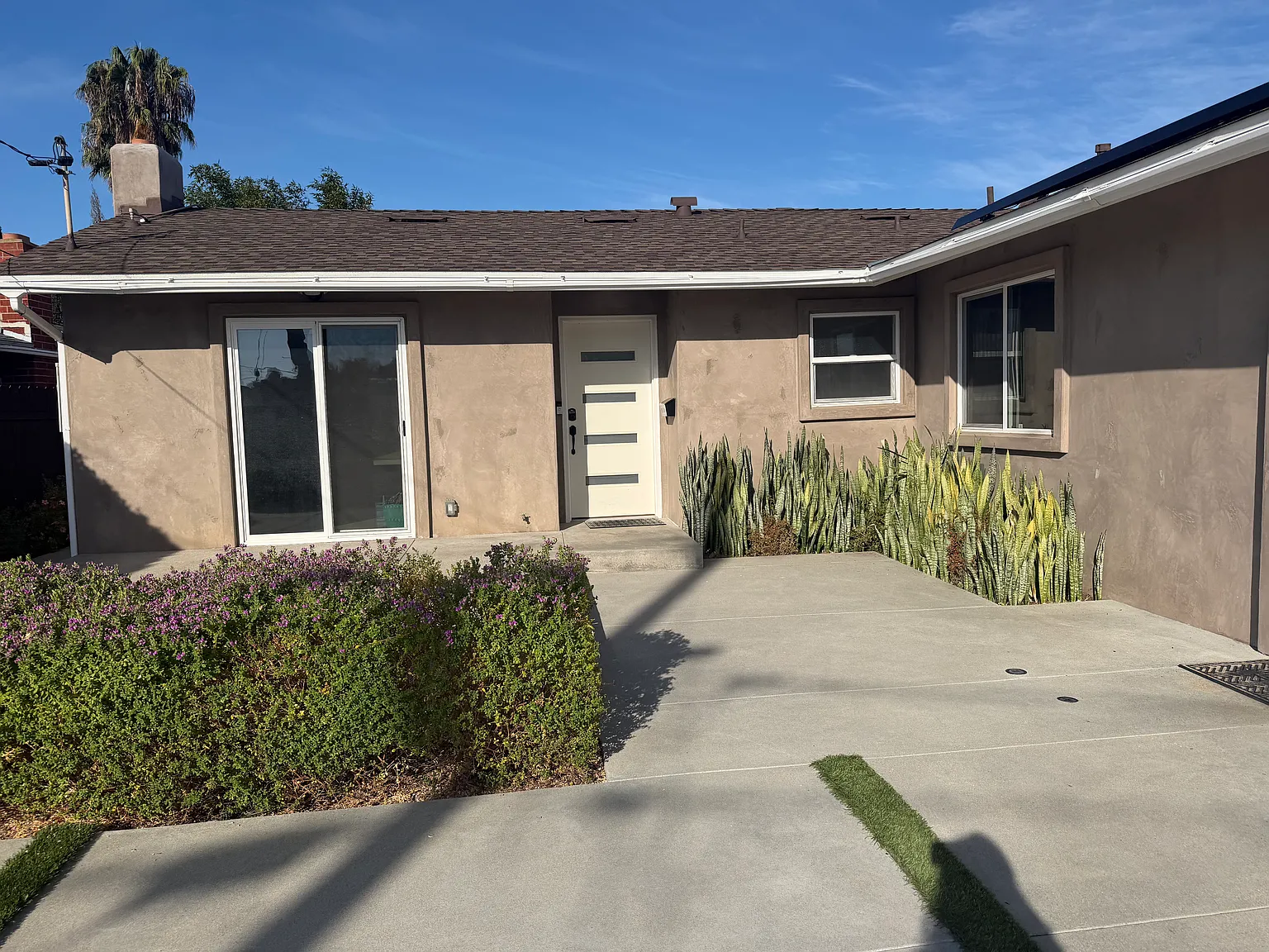 3 bed, 2.5 bath, 1800 sqft, $5,200 — Photo 2