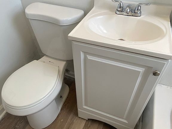 4th image of 1310 W 116th St APT 4