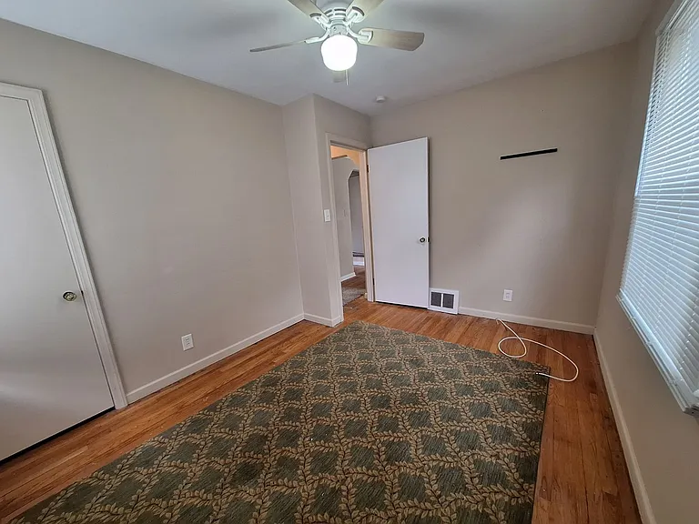 20293 Washtenaw St — Photo 11