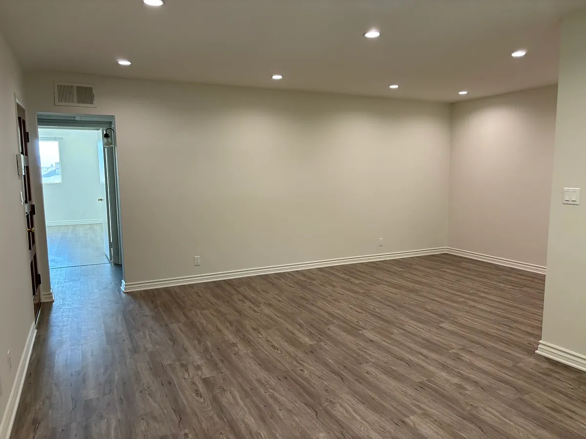 Building Photo - 576 E Verdugo Ave #J
