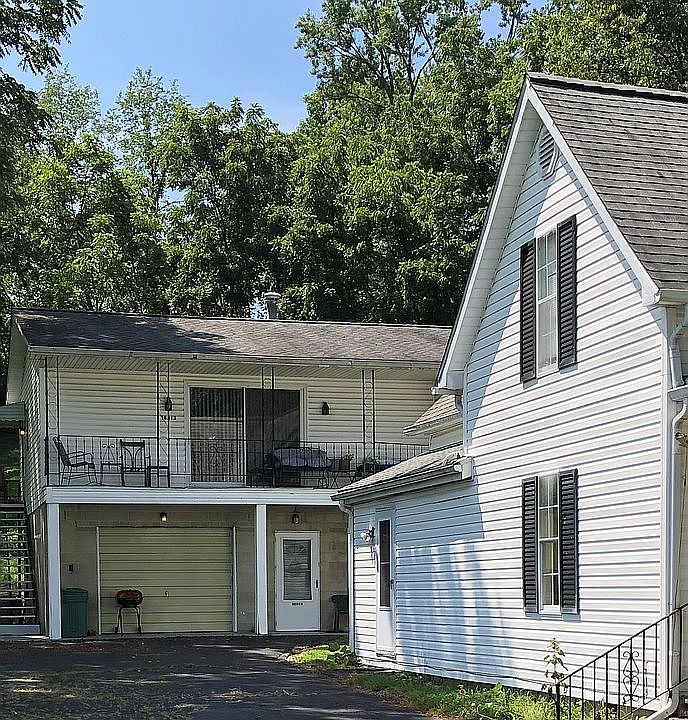 Upstairs apt-2 bed-1 bath