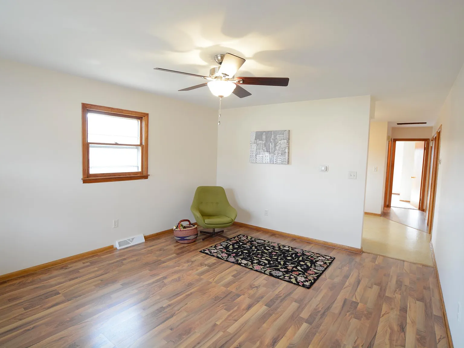2 bed, 900 sqft, $1,300 — Photo 4