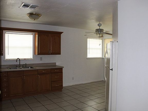 5th image of 610 N Saint Gall St