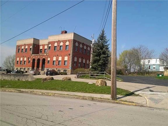 2nd image of 101 E Hallam Ave
