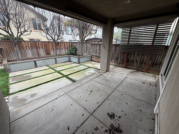3rd image of 629 Stetson Dr