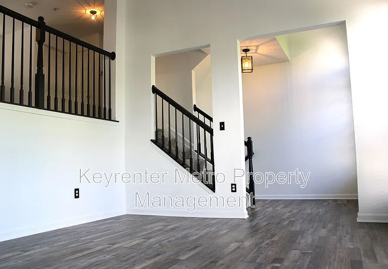 1005 Treeland Way — Photo 3