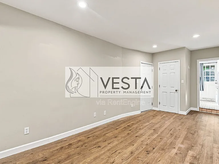 4 Farrwood Ave #8 — Photo 5