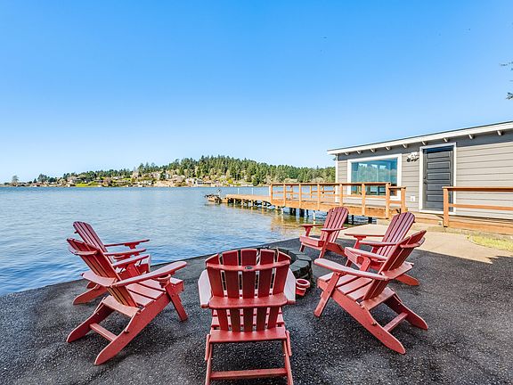 2nd image of 1381 NE East Devils Lake Rd