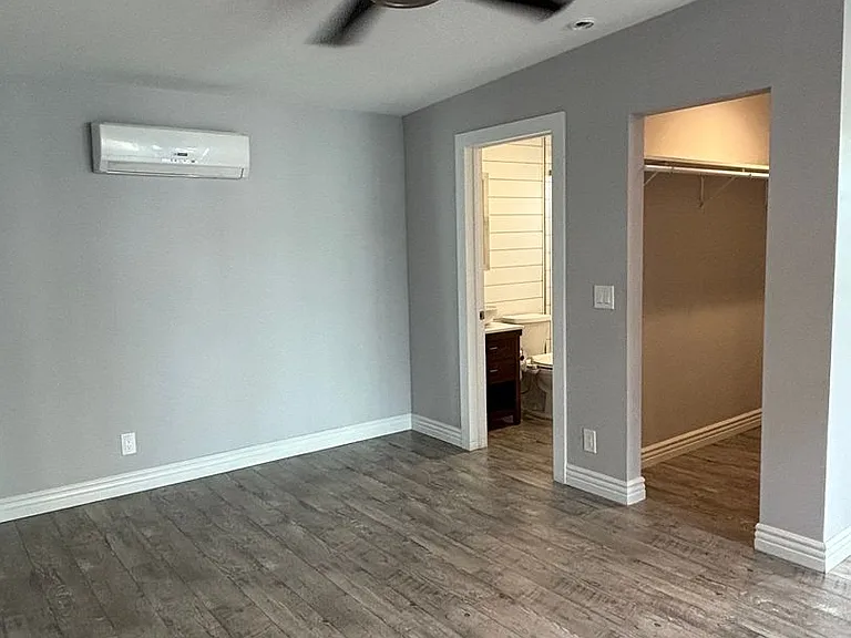 2839 Charlemagne Ave — Photo 6