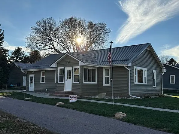 116 W Maple St, Hinton, IA 51024
