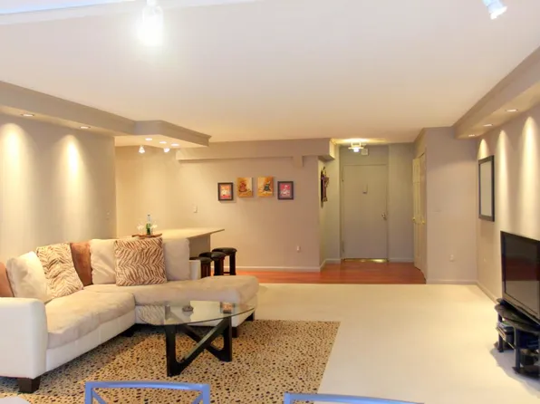 4 Hawthorne Pl, Boston, MA 02114
