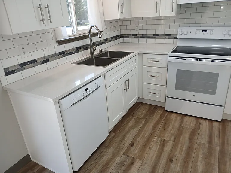 1827 E Glass Ave — Photo 14