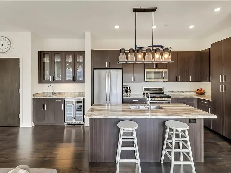438 Selden St #203 — Photo 9