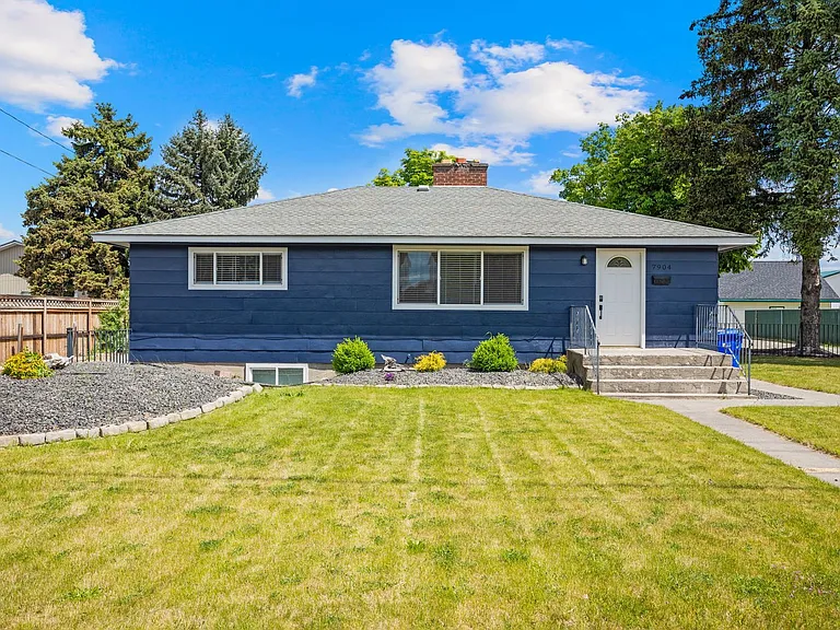 7904 N Crestline St — Photo 4